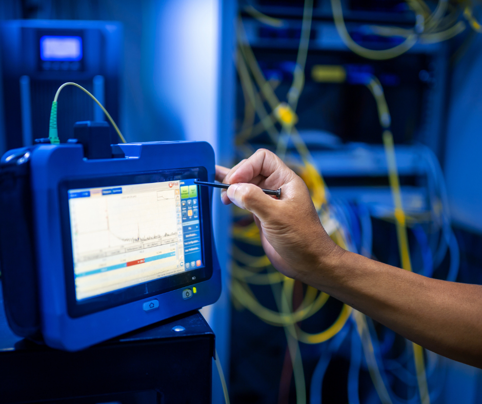 OTDR testing device analyzing fiber optic link – illustrating S&S Solutions GmbH’s quality control services for signal verification and network acceptance